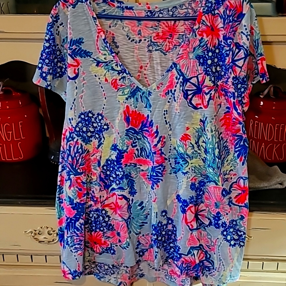 Lilly Pulitzer Vneck Tshirt